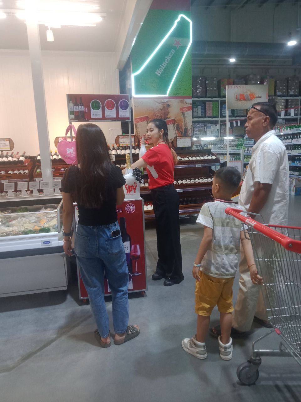 Sparkling Fruit Wine Testing Success at Makro Market Day 3 Highlights - Image 57